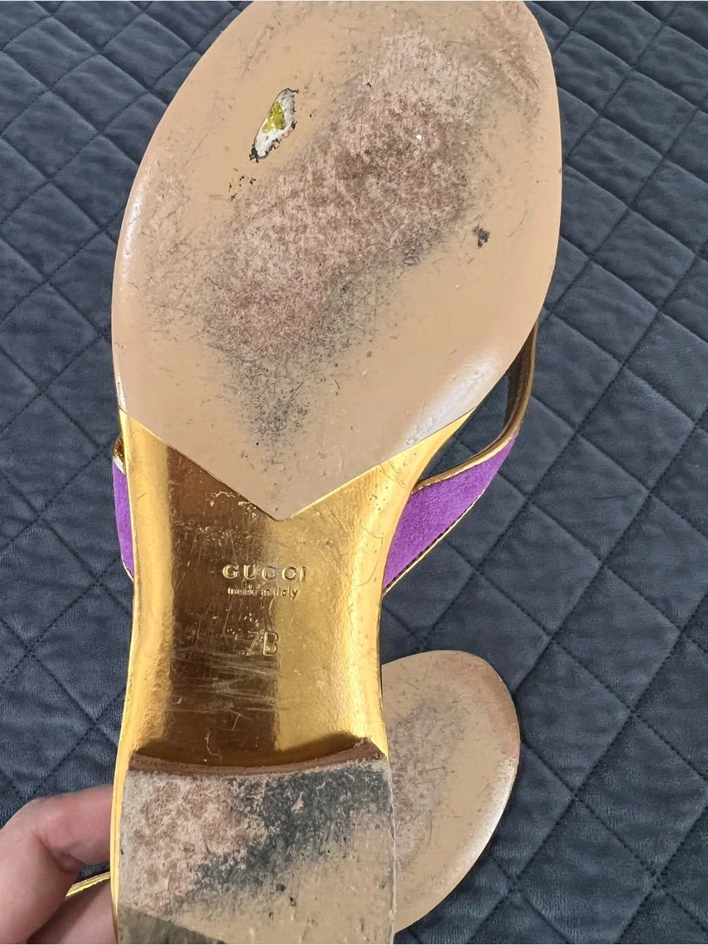 Gucci Bee Sandals Shoes Women’s 7 B Gold Thong Flip Flops Suede Purple Gold